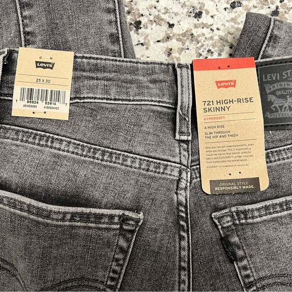 Gray Levi’s skinny jeans - Picture 4 of 5